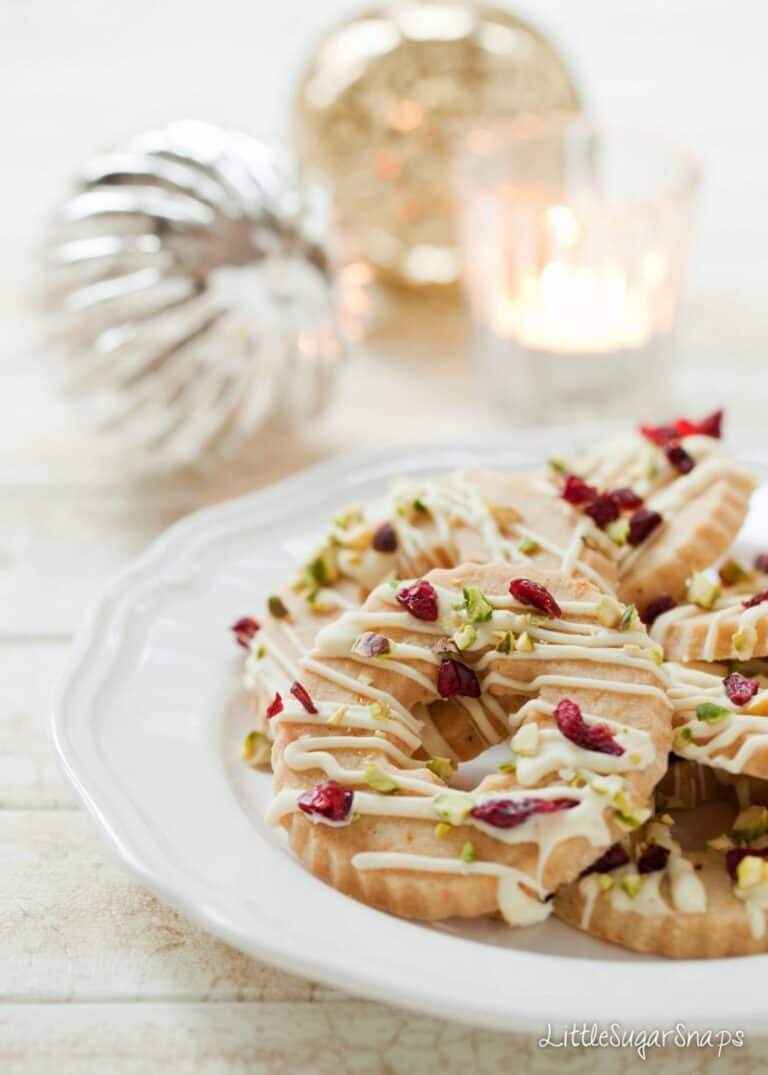 Christmas Wreath Biscuits - Littlesugarsnaps